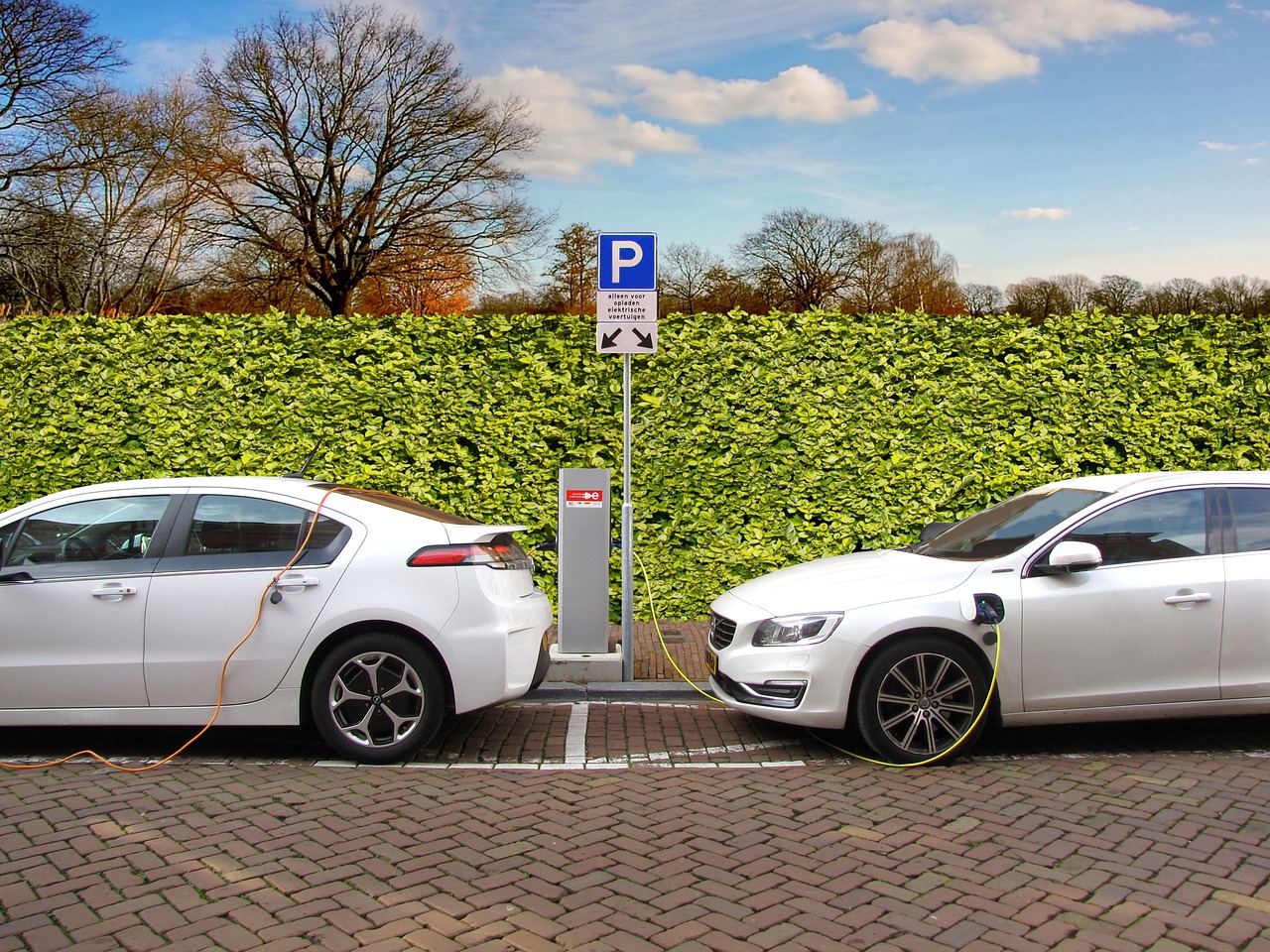 electric-car-g9387e2c02_1280